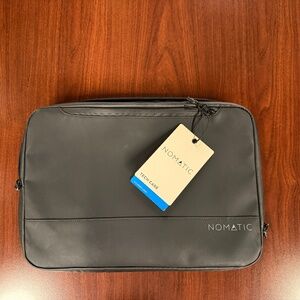 Nomatic Tech Case